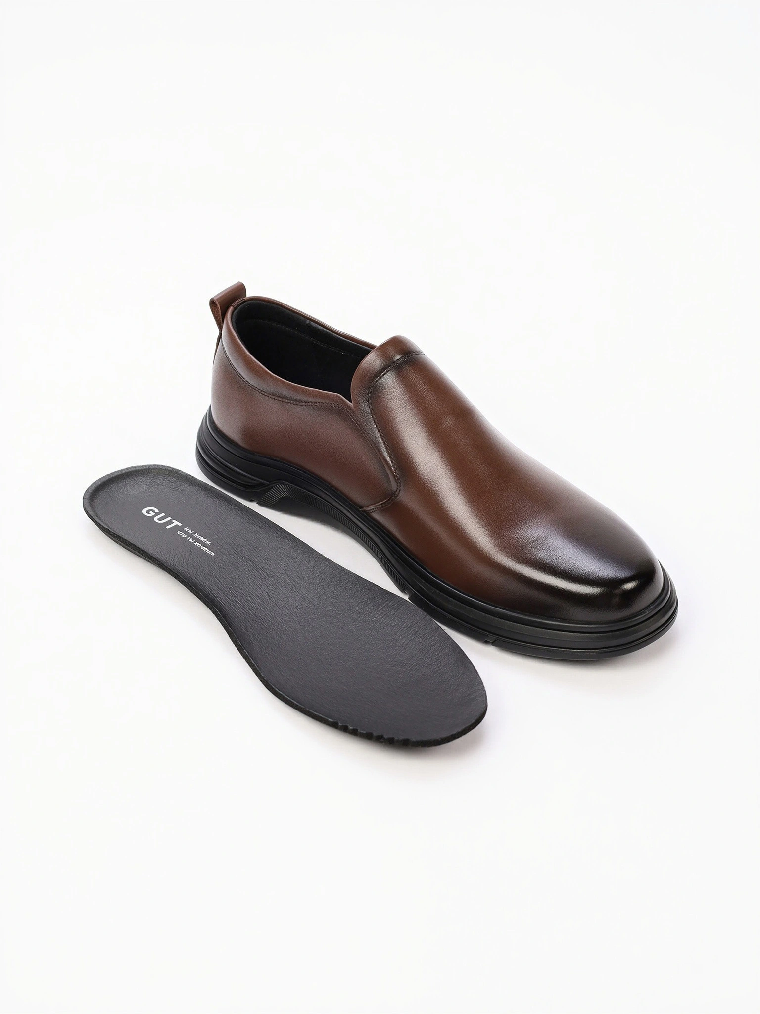 Туфли коричневого цвета с эластичными вставками